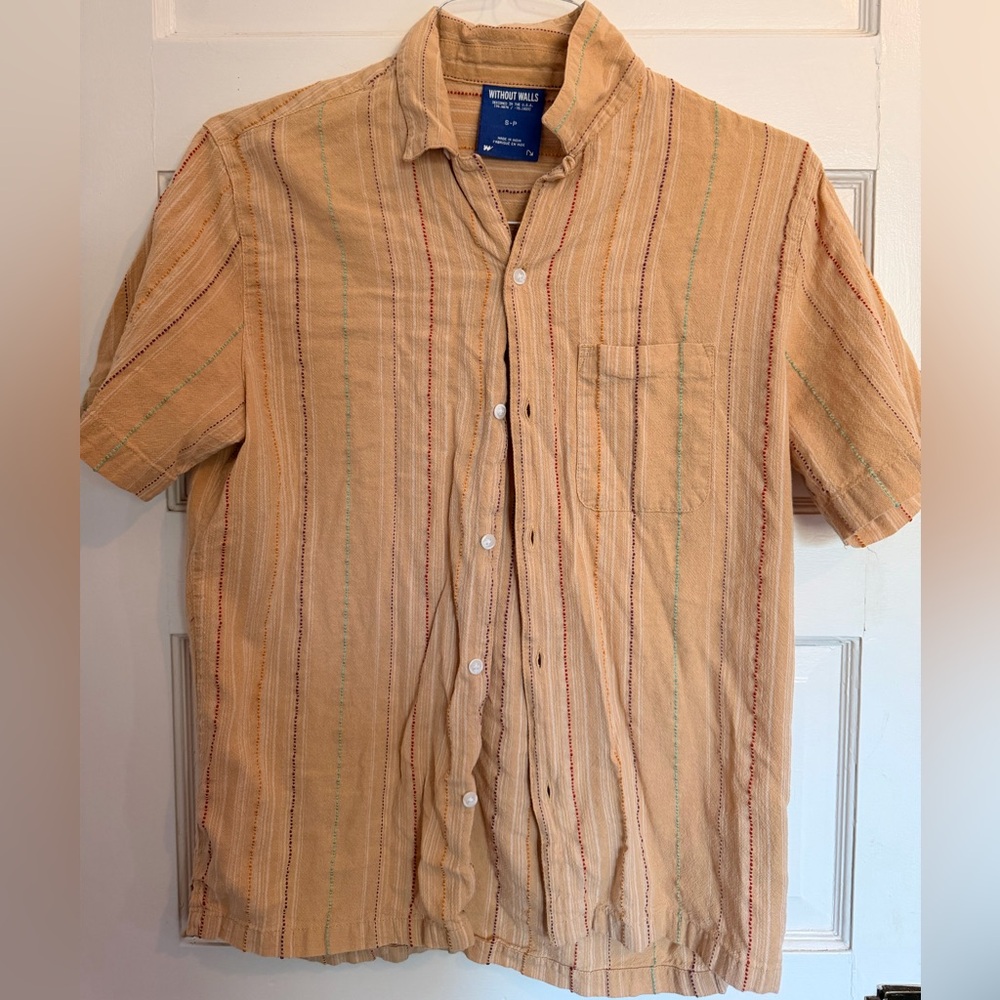 Vintage-Style Men’s Short-Sleeve Button-Up Shirt in Peach Stripe